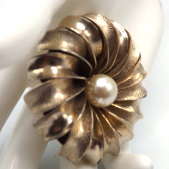Vintage Gold Flower Faux Pearl Brooch, Texture Smooth Petals Mid Century, 2 1/4" - Picture 8 of 10